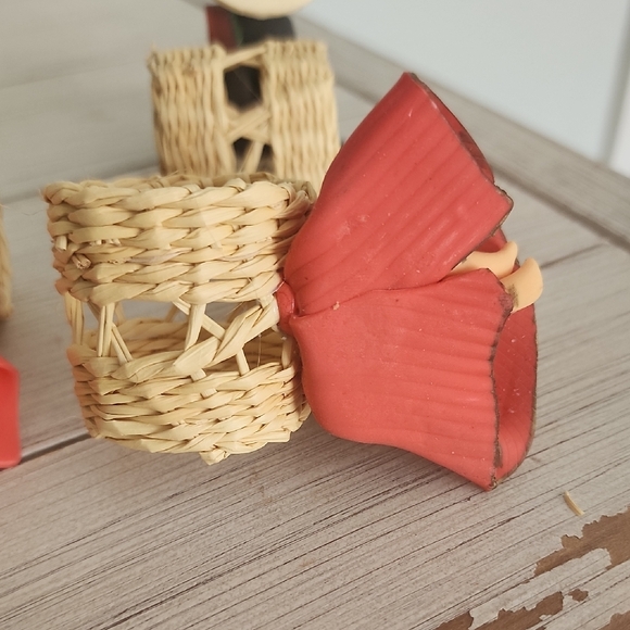 Charming Indigenous ArtesanalNapkin Holders Figurine Set with Woven Baskets. - Picture 9 of 12
